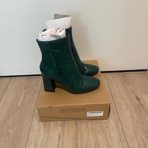 Women Size 40(9) Green Booties